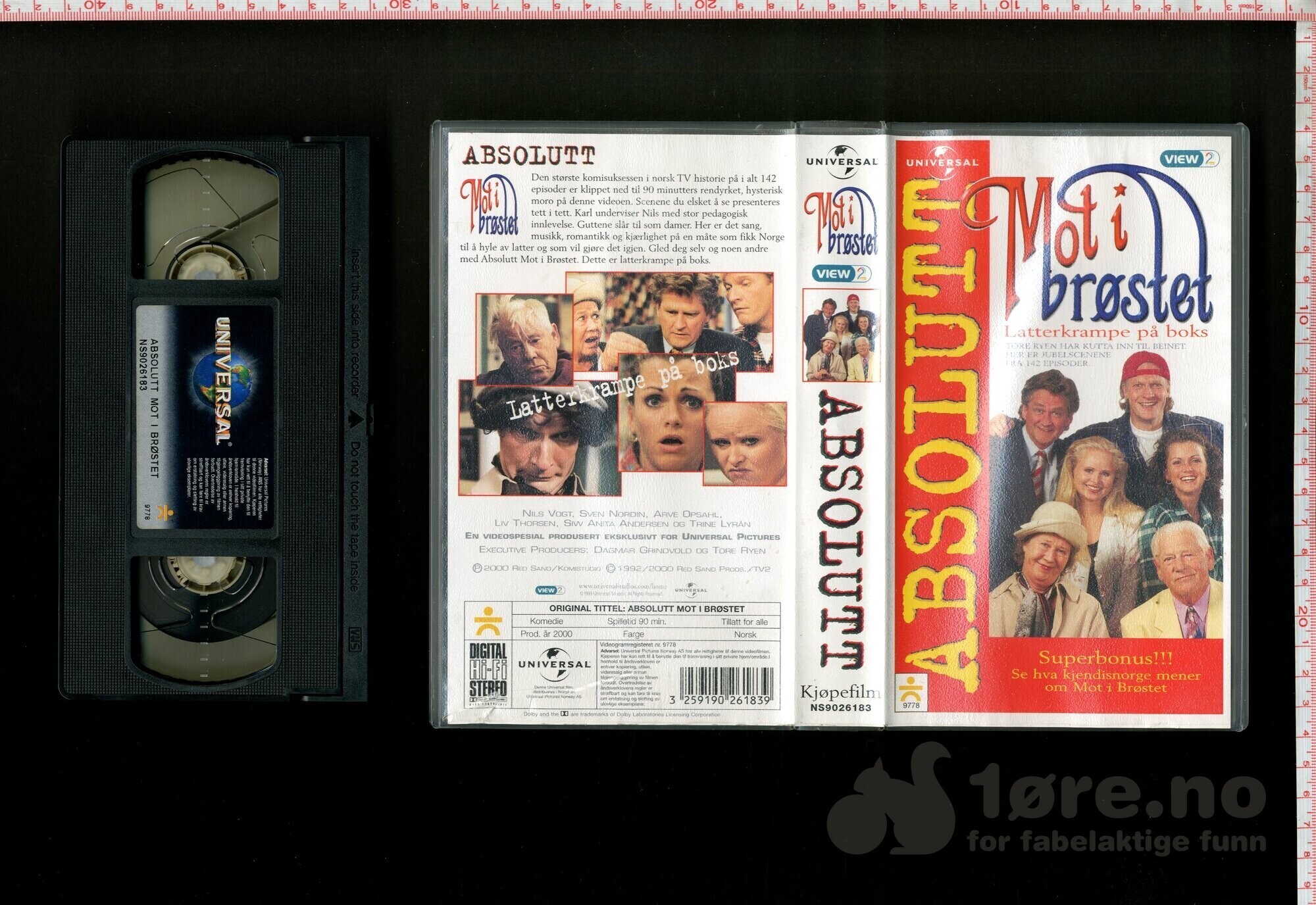 VHS - Mot i brøstet latterkrampe på boks