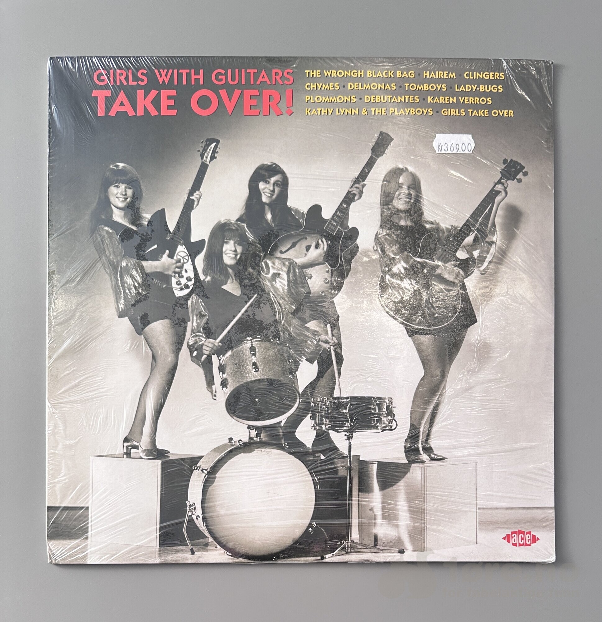 LP - Girls with guitars take over!