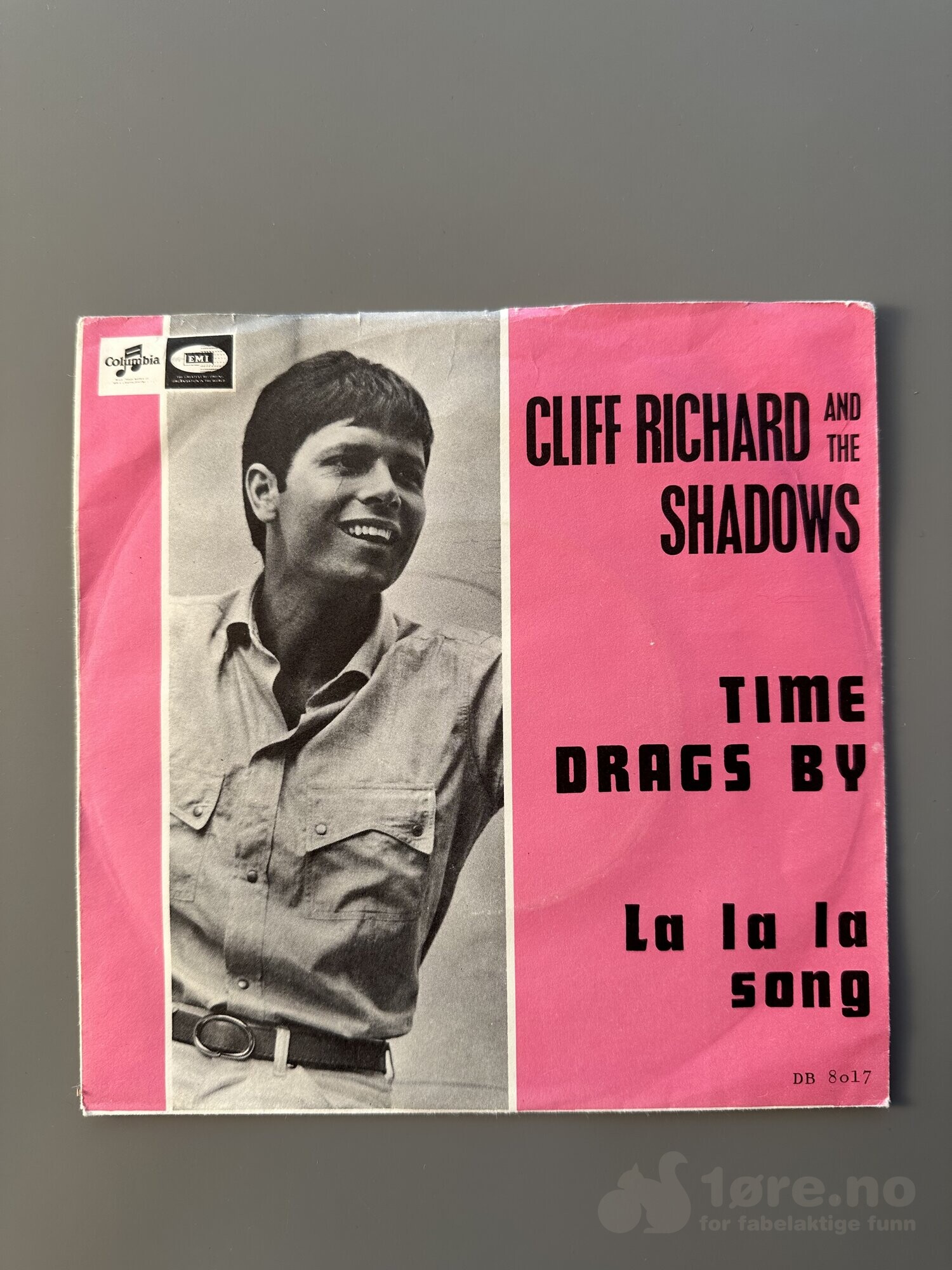 Singel - Cliff Richard and the Shadows - Time Drags By
