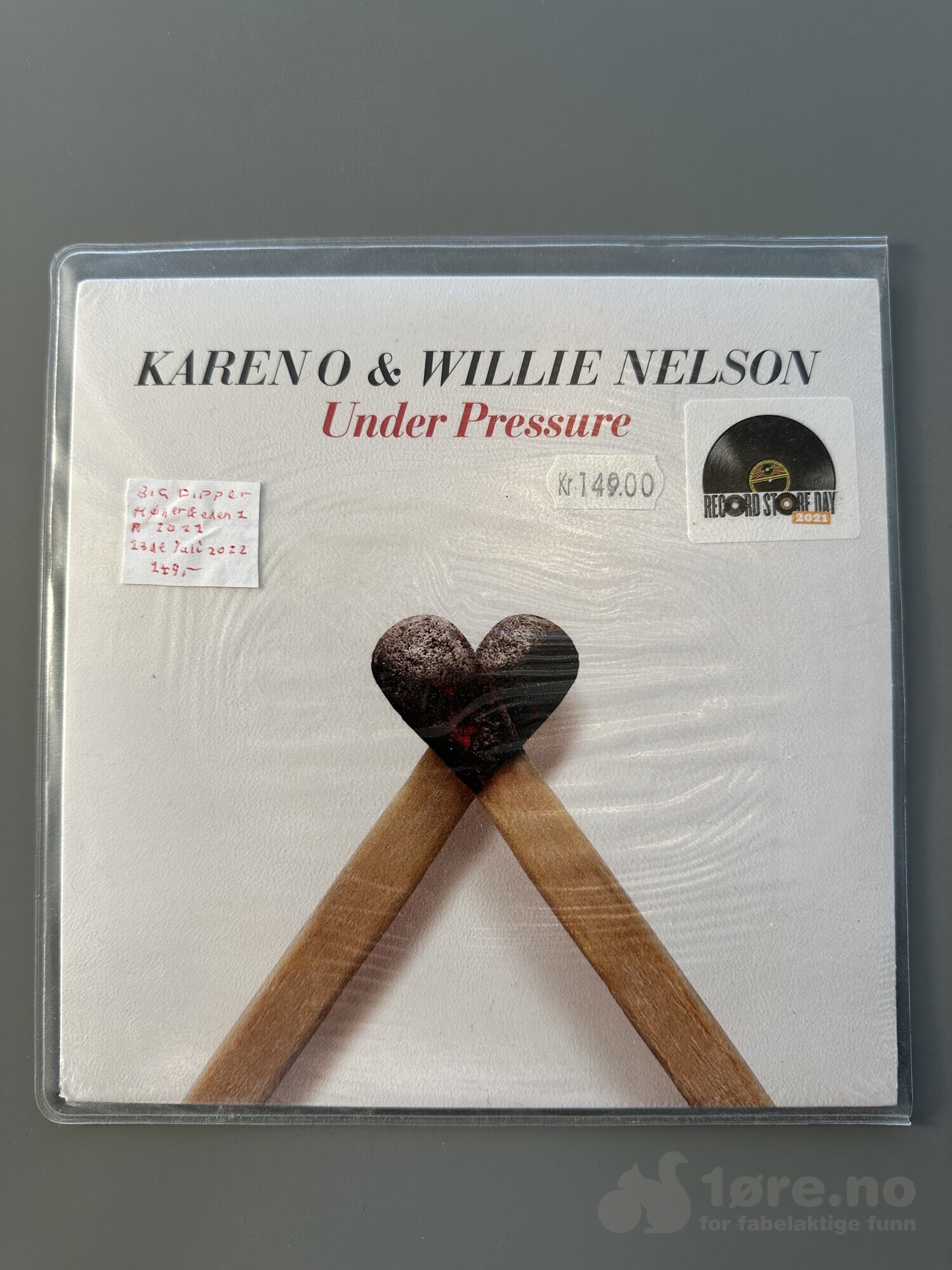 Singel - Karen O & Willie Nelson - Under Pressure