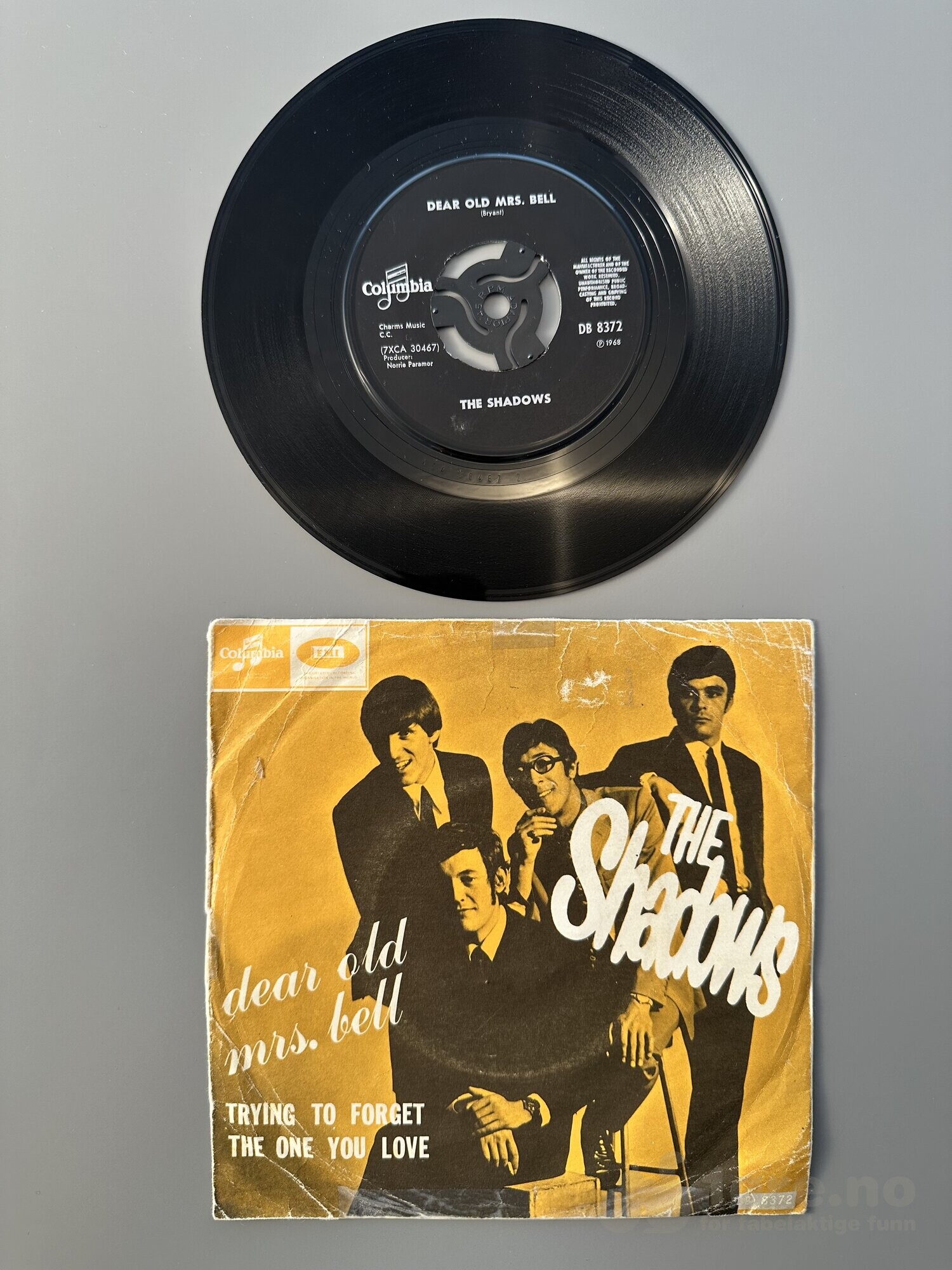 Singel - The Shadows - Dear old Mrs. Bell, bilde 2
