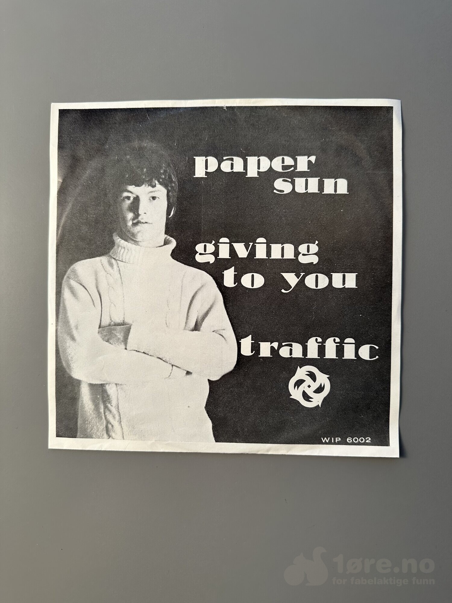 Singel – Traffic – Paper sun
